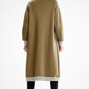  Sweatshirt model 187129 awama 